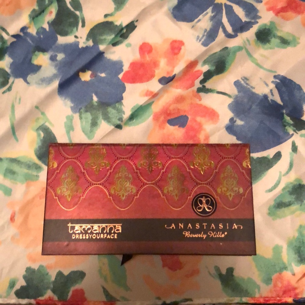 Anastasia Beverly Hills dress your face palette